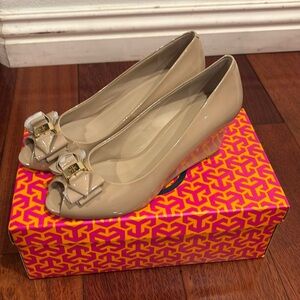 Tory Burch Beige Tan Brand New size 7.5 wedge with ribbon buckle